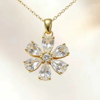18k 金六叶花水滴吊坠轻奢气质女款项链配饰水贝珠宝源头工厂批发