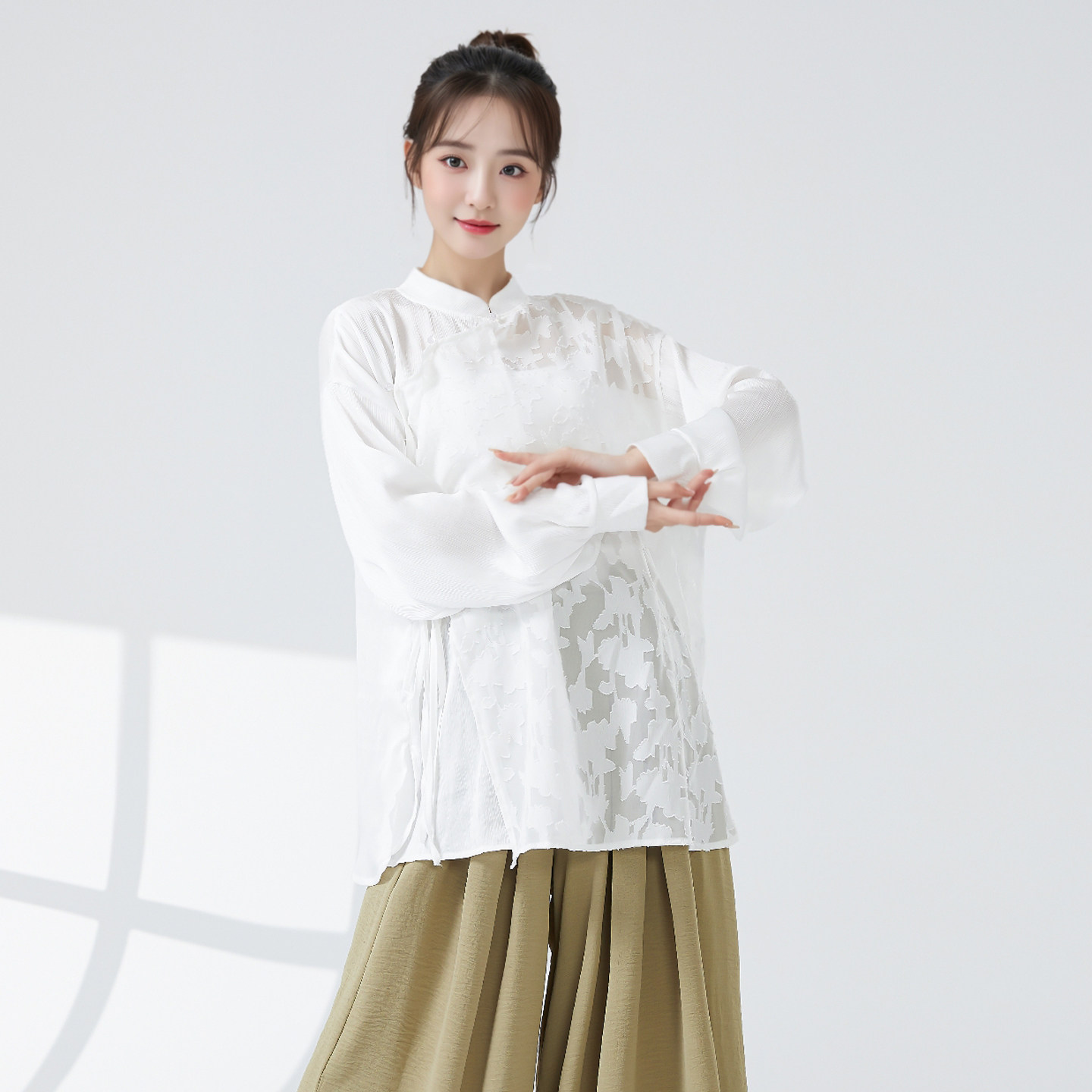 GTD新款现代舞服装女白色蕾丝立领宽松长袖演出训练上衣舞蹈衬衫