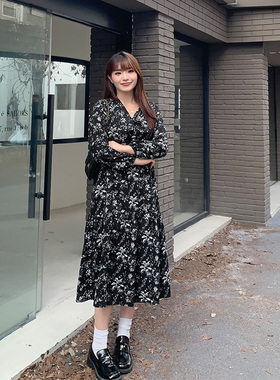 微胖大码女装秋冬复古V领系带碎花长袖连衣裙松紧腰长裙32127