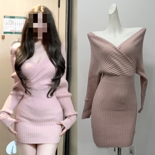 纯欲御姐修身V领针织连衣裙子女秋2025新款粉色露肩性感包臀短裙