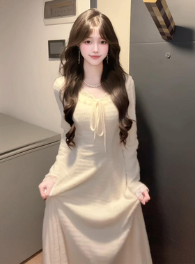 白色长袖针织连衣裙子女秋冬季2025新款巨好看配大衣打底内搭长裙