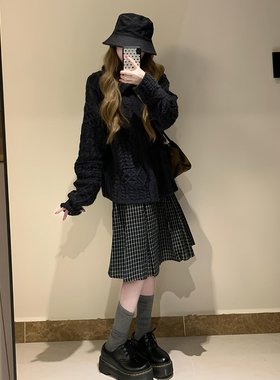 慵懒风松弛白色翻领女士毛衣厚外套2025新款秋冬宽松针织休闲上衣