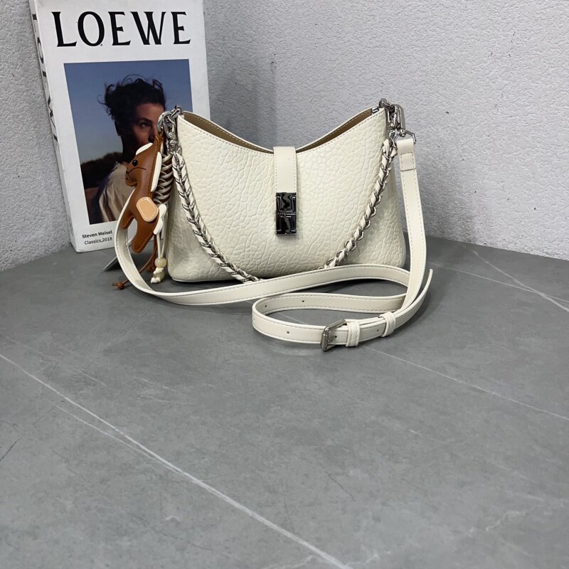 2026新款韩版泡泡纹法棍包质感百搭链子腋下单肩包休闲纯色斜跨包