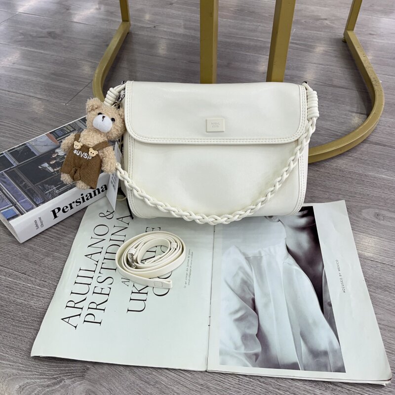 2026新款韩版时尚邮差包通勤百搭大容量腋下单肩包休闲软皮斜跨包