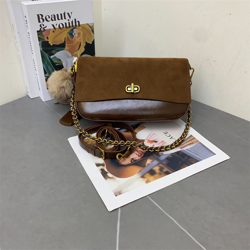 2025新款韩版时尚磨砂皮翻盖小方包简约锁扣链子单肩包休闲斜跨包