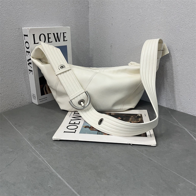 2026新款韩版时尚饺子包休闲慵懒风单肩包个性百搭软皮宽带斜跨包