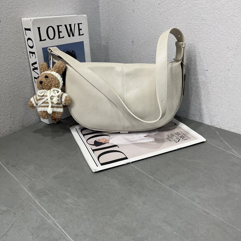 2026新款韩版半圆马鞍包简约休闲软皮腋下单肩包纯色百搭斜跨包女