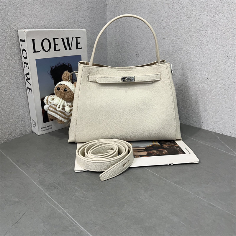 2026新款韩版荔枝纹软皮水桶包休闲纯色皮带装饰手提包单肩斜跨包