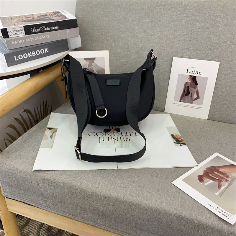 马鞍包时尚潮流休闲牛津布单肩包