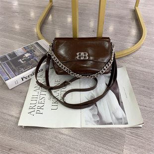 2026新款 油蜡皮小方包洋气百搭锁扣链子手提包休闲单肩斜跨包 时尚