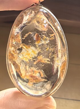 霞彩晶台天然无优化红黄胶花七彩水晶吊坠银包边一物一图A54-132