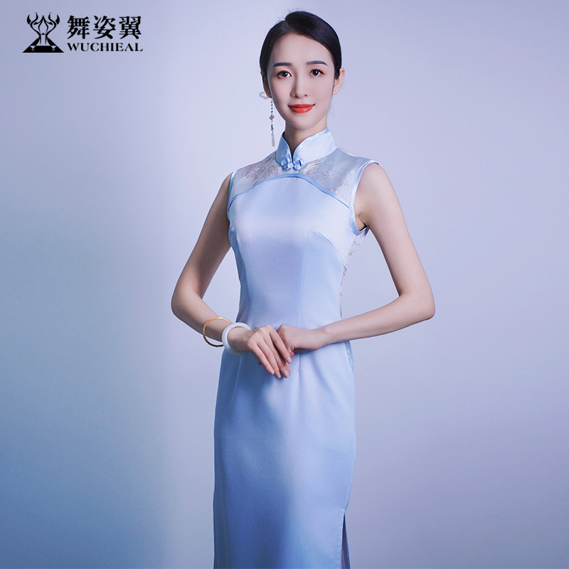 浅蓝色古典舞蹈形体衣礼仪服旗袍