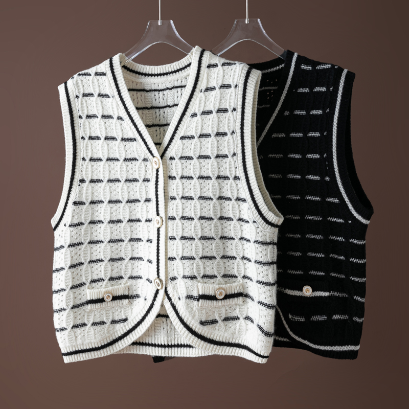 实穿小香风!纯羊毛钩花V领黑白软糯背心开衫叠穿秋季外搭马甲女