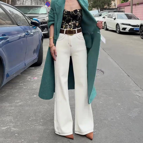 白色高级感加绒微喇牛仔裤女秋冬宽松窄版直筒显瘦高腰喇叭长裤子