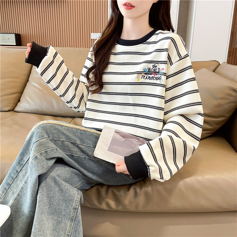 初中生宽松休闲圆领卫衣女春秋新款高中学生洋气减龄条纹长袖上衣