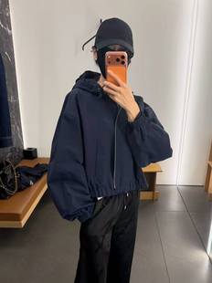 ZHOU买手店｜26新款女士徽标刺绣抽绳连帽短款风衣飞行夹克外套