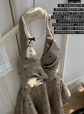 「Sweet lady」法式复古V领蝴蝶结挂脖压褶花朵收腰显瘦连衣裙