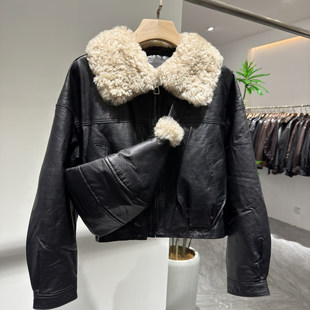 欧洲站2025冬季新款女设计师款羊羔毛领真皮皮衣带背包羊皮羽绒服