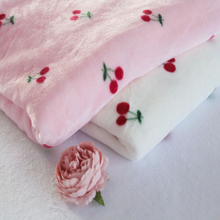 法莱绒布料樱桃水果花型双面法兰绒面料 服装睡衣手工 家居服布料