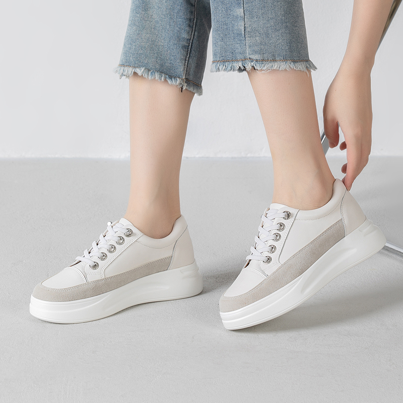 学院风厚底圆头小白鞋拼接设计