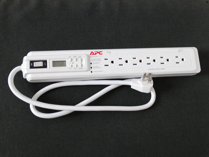 产地中国.原装美国APC液晶防雷定时插座,工业设计,质量超好.带6段定时功能,可以设置每天,每周,工作日(1-5或1-6)休息日等到任意时段的6次开与关,可控时段全,范围广,功能非常强大.
