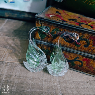 创汇时期纯手工制作的琉璃天鹅摆件一对儿孤品！但是无法立住摆着