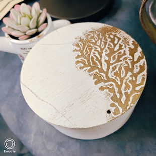 设计师款孤品浮雕珊瑚描金图案木质圆形首饰盒