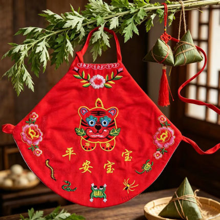 端午节五毒宝宝肚兜小马婴儿肚兜春夏纳福红色护肚围满月周岁衣服