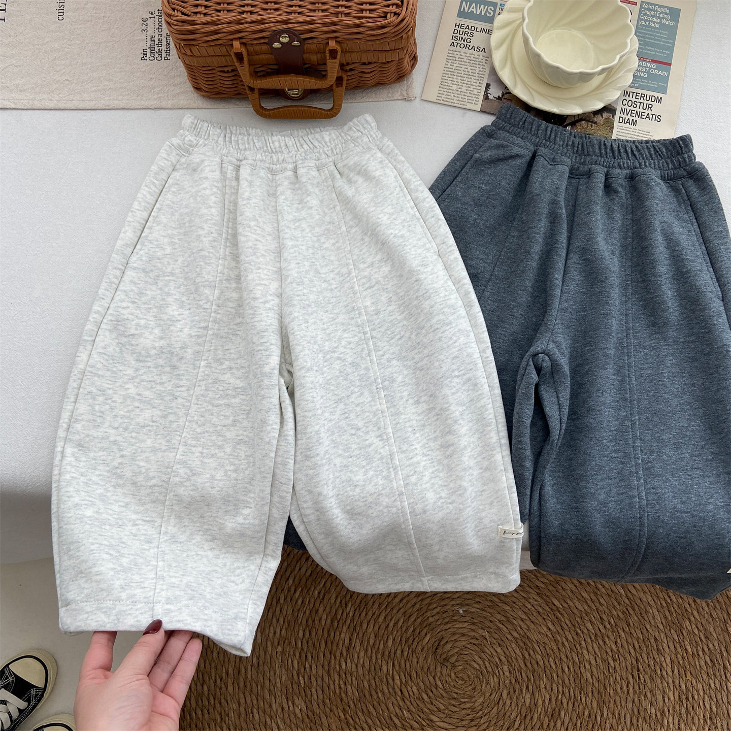 女童裤子春秋款2026新款柔软卫裤春季儿童韩系弯刀裤时髦宽松长裤