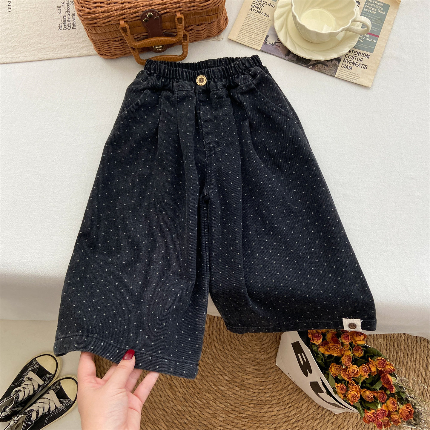 女童裤子春款2026新款洋气翻边直筒裤春秋季长裤灰色圆点牛仔裤潮