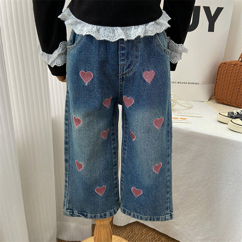 女童牛仔裤春款直筒裤小童春秋洋气长裤女小童刺绣爱心窄版阔腿裤