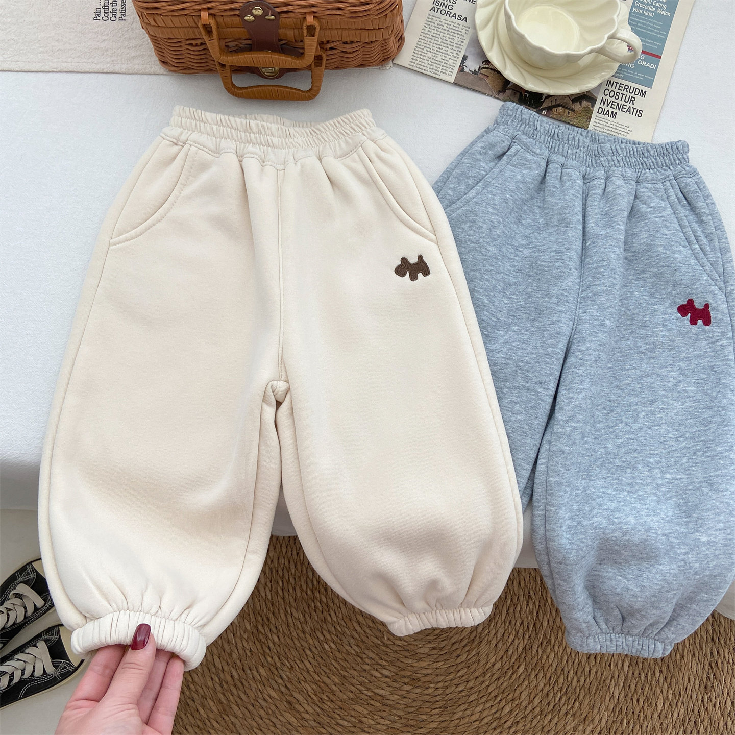 儿童卫裤女童秋冬季新款加厚羊羔绒加绒柔软休闲裤运动裤刺绣裤子