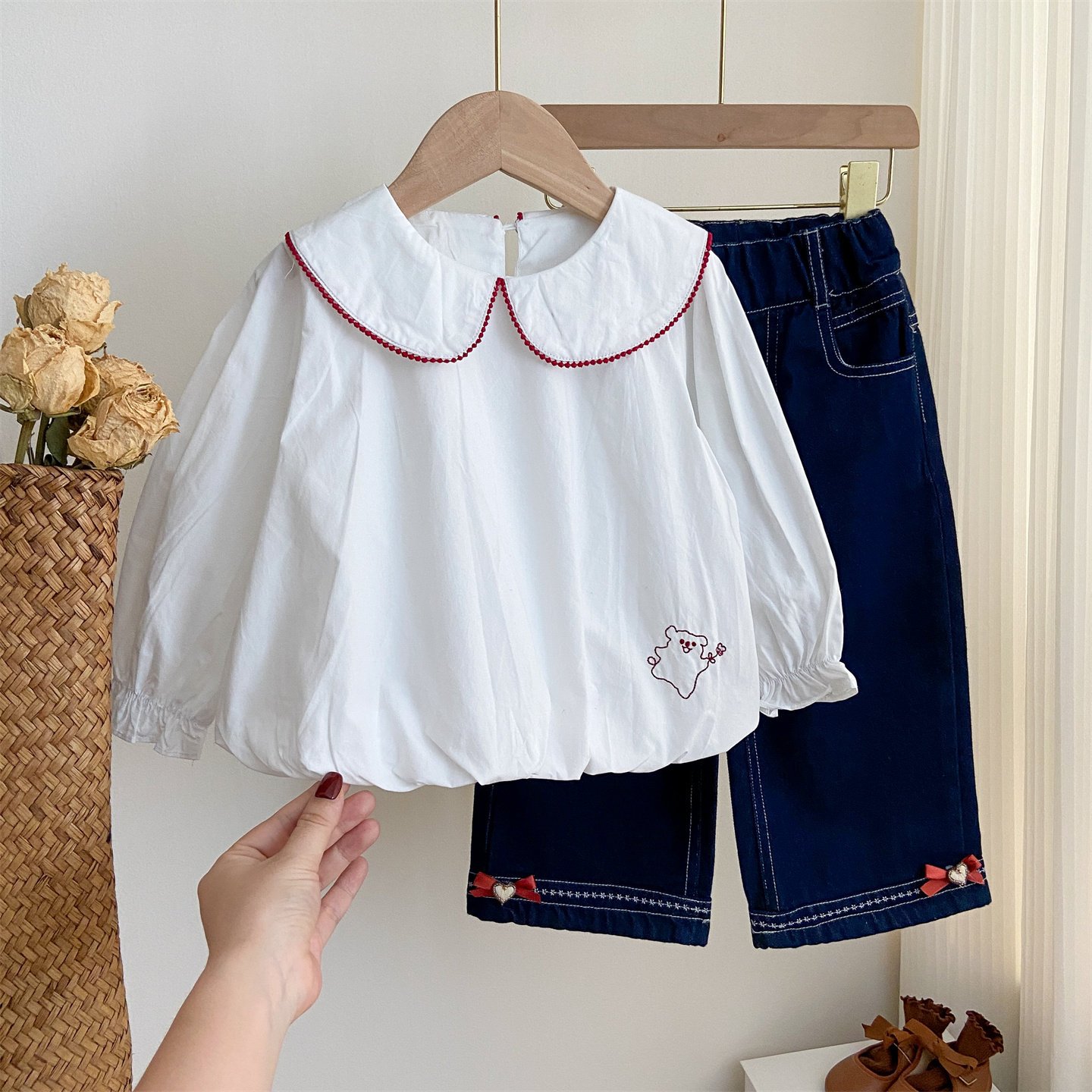 女童春套装2026新款宝宝春秋季洋气白色长袖翻领衬衫直筒裤牛仔裤