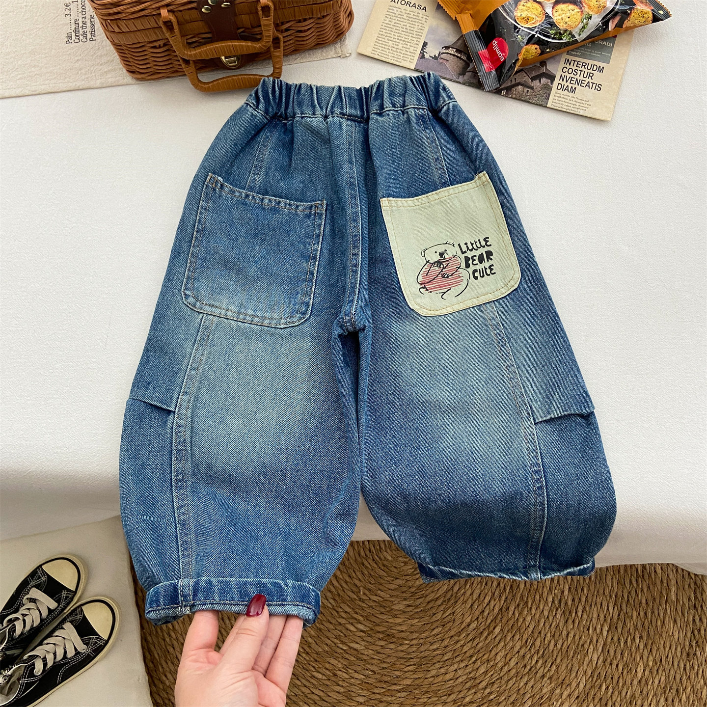 女童裤子春秋款2026新款春季韩系老爹裤时髦小熊牛仔裤宽松长裤潮
