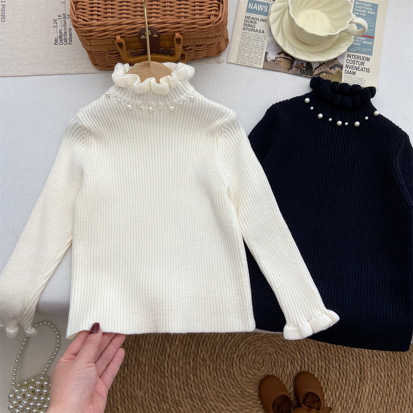 女童毛衣洋气时髦秋冬季新款白色半高领精致钉珠黑色高弹力针织衫