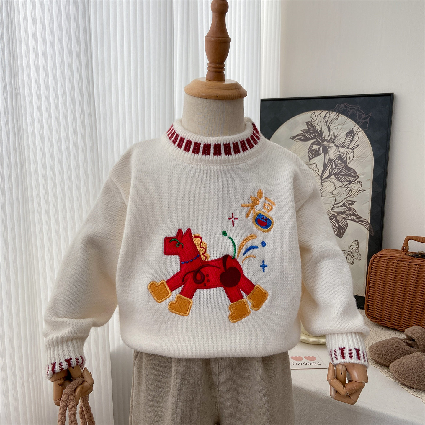 女童毛衣2025新款冬季白色针织衫宝宝洋气圆领小马上衣保暖内搭潮