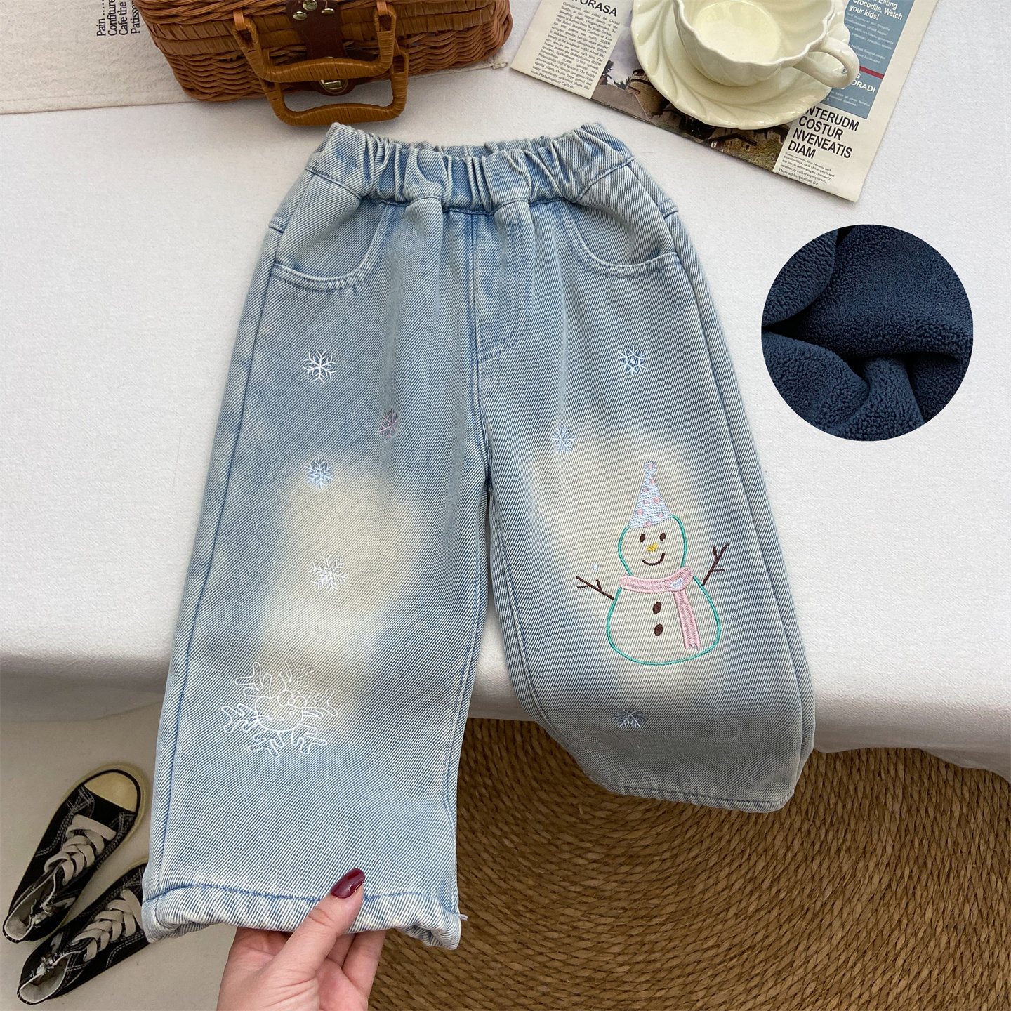 女童加绒裤子2025新款韩版洋气加厚浅蓝色刺绣直筒裤时尚牛仔裤潮