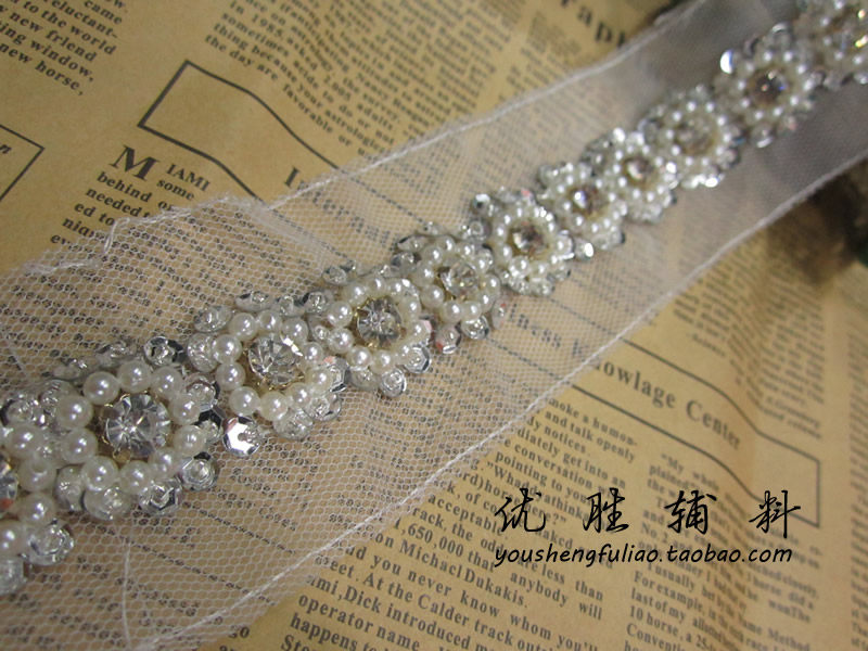 白底银色花型服装辅料钉珠花边重工手工DIY衣服装饰配件 优胜辅料在类目 居家布艺, 缝纫DIY材料、工具及成品, 缝纫DIY配件/辅料/配饰, 花边中 - 来自Buy2taobao.com提供专业的淘宝代购服务