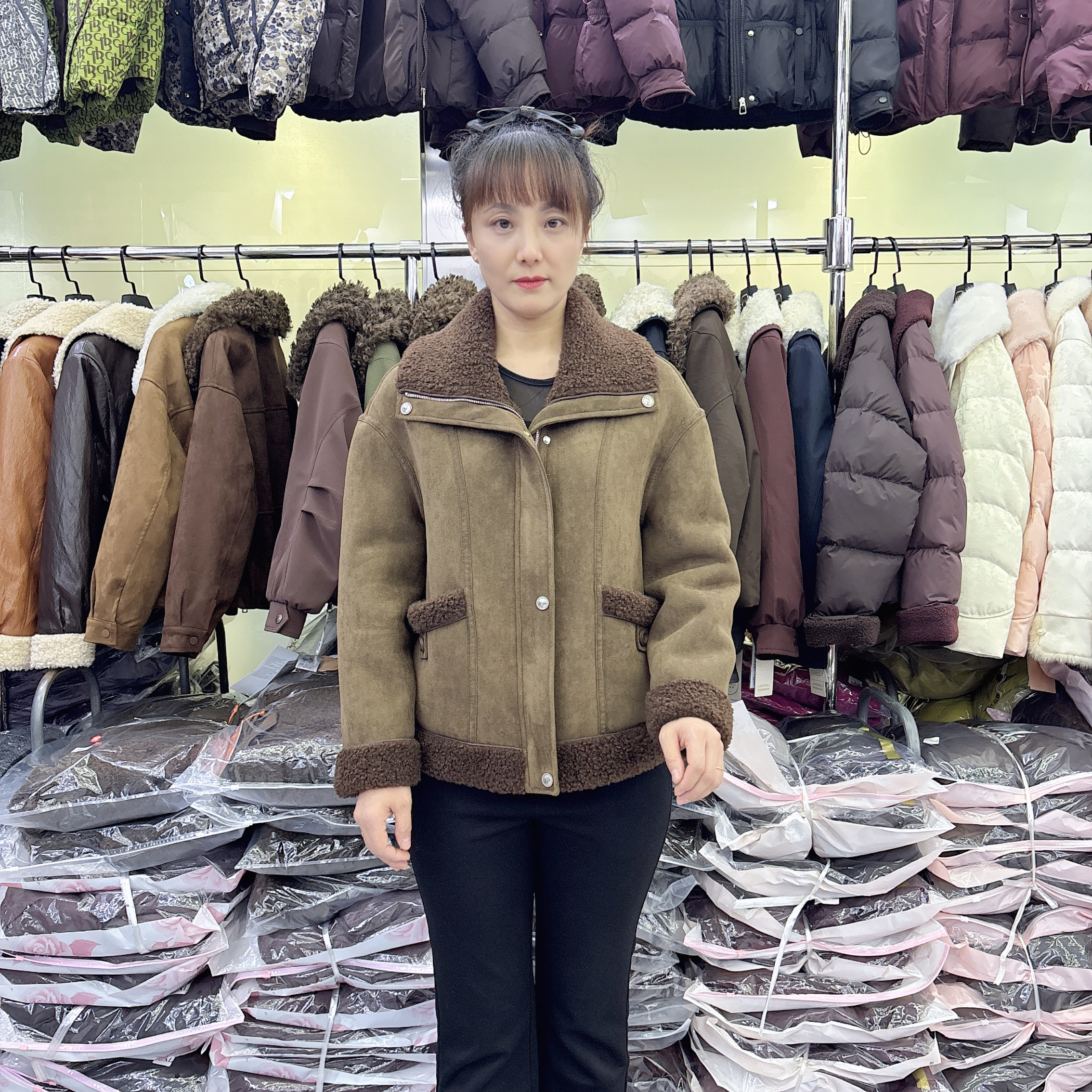 2025冬季新款百搭长袖翻领仿皮毛一体宽松休闲短外套上衣夹克女