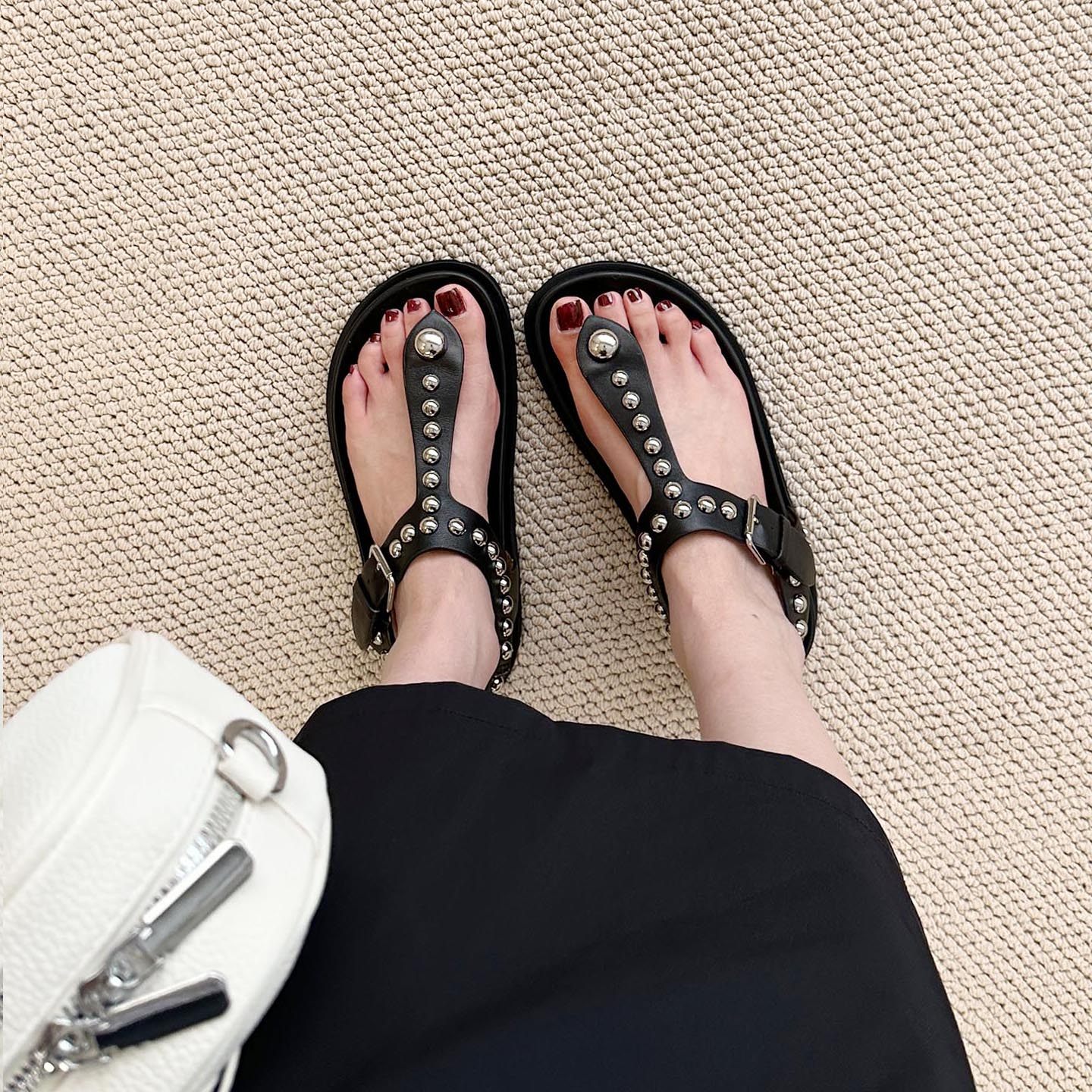 高货羊皮的~欧美风ins朋克铆钉真皮厚底夹趾丁字罗马凉鞋女沙滩鞋,女鞋,罗马凉鞋,淘宝优惠券,粉丝福利购,淘宝优惠卷