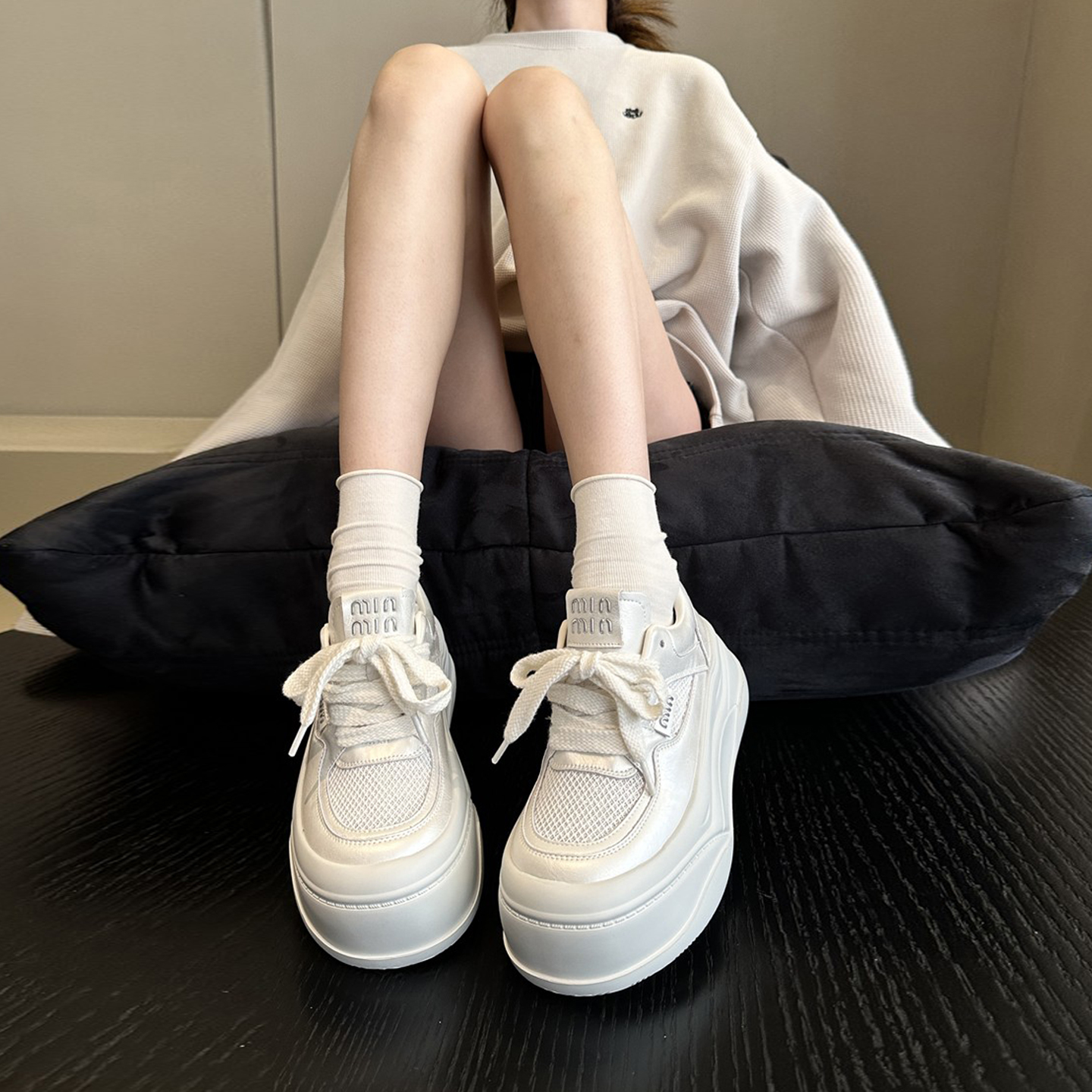 小白鞋女百搭休闲运动板鞋面包鞋