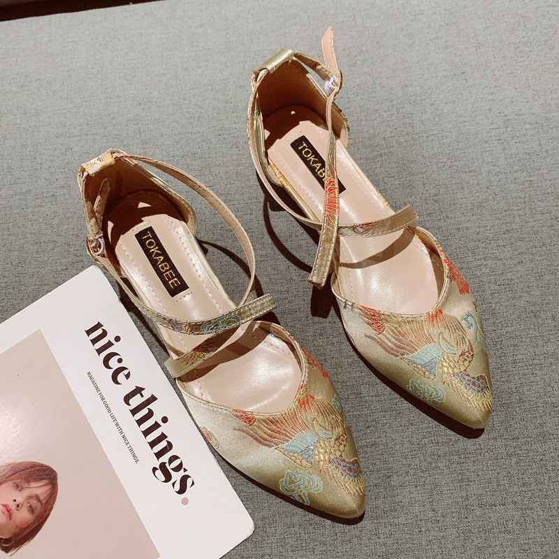 新中式国风刺绣布面旗袍单鞋女2025年新款交叉带尖头中跟时装鞋