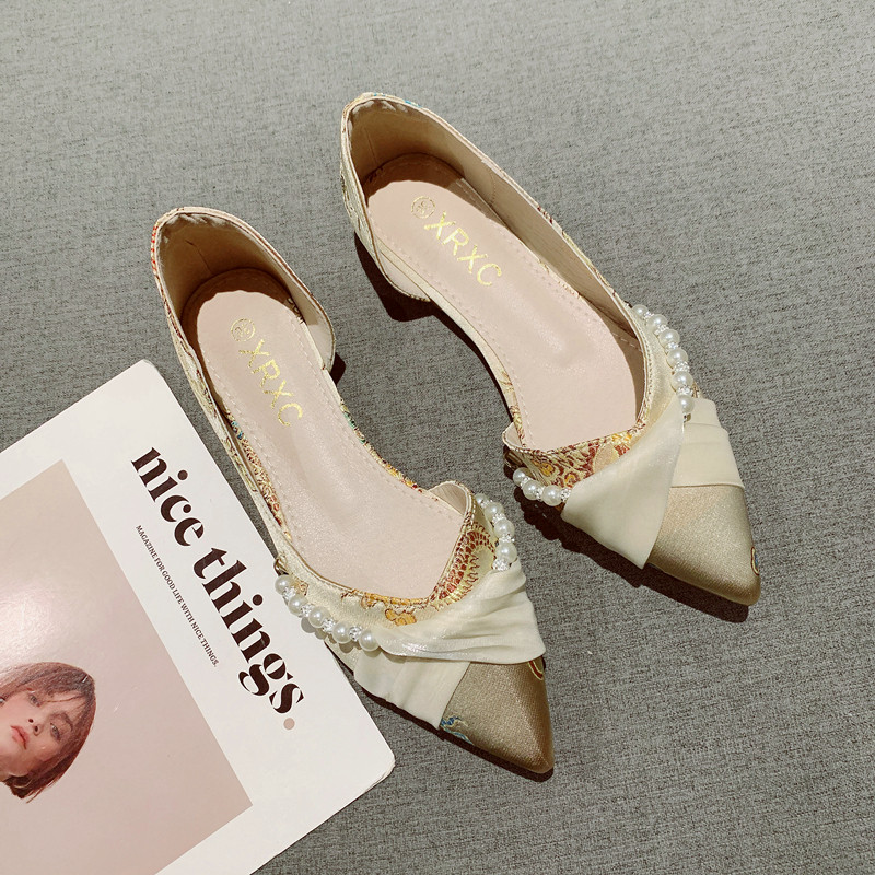 新中式国风刺绣布面软底瓢鞋2025年新款时尚水钻珍珠侧空平底单鞋