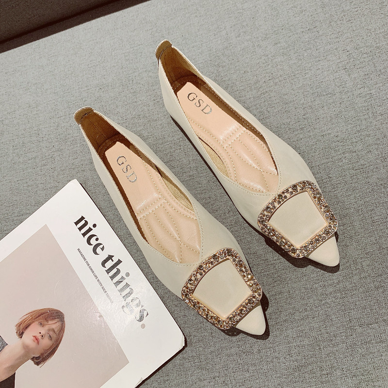 时尚水钻方扣尖头平底单鞋女2026年新款显瘦浅口软舒适软底瓢鞋