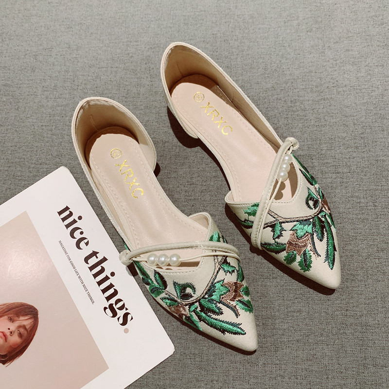 珍珠装饰侧空尖头平底单鞋女2025年新款国风刺绣一脚套软底工作鞋