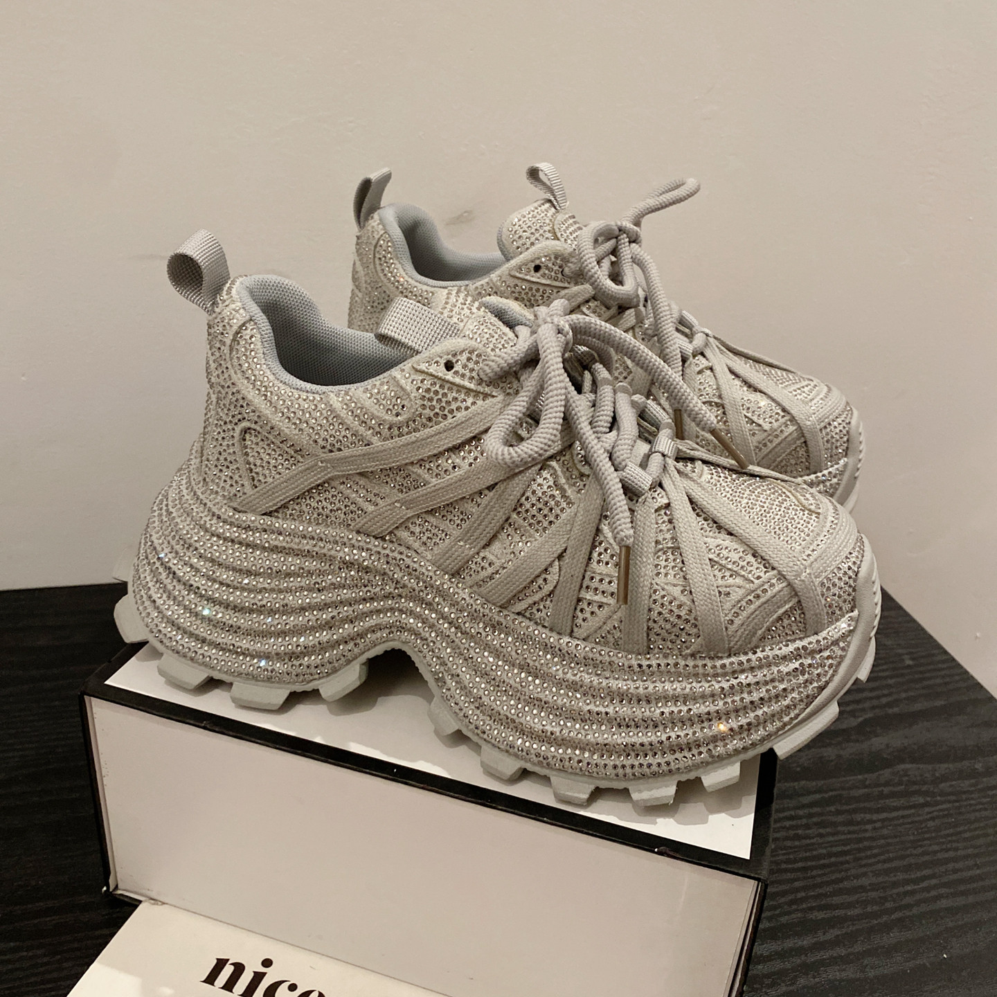 满天星水钻绑带厚底老爹鞋女ins潮2026年新款英伦风休闲运动鞋