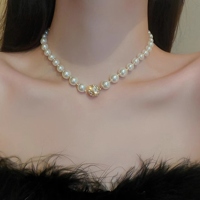 法式复古高定珍珠项链磁吸扣锁骨链重工轻奢高级感项链女时尚百搭