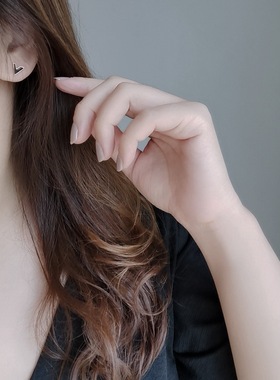 韩国东大门925纯银黑色双v字母耳环韩版百搭复古风锆石微镶耳钉女