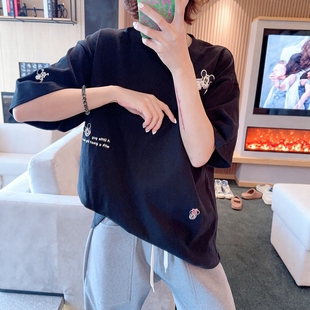 圆领磨毛刺绣设计宽松显瘦内搭五分袖 百搭款 T女 经典 AMYOYOJA新款