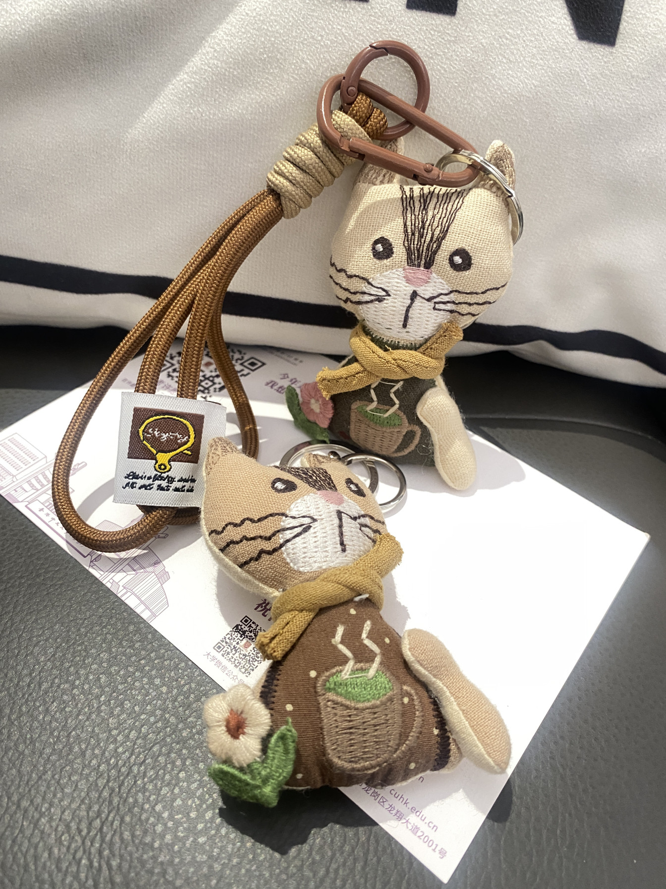 原创布艺棉麻小猫玩偶包包挂件手工缝制卡通挂饰背包装饰品钥匙扣